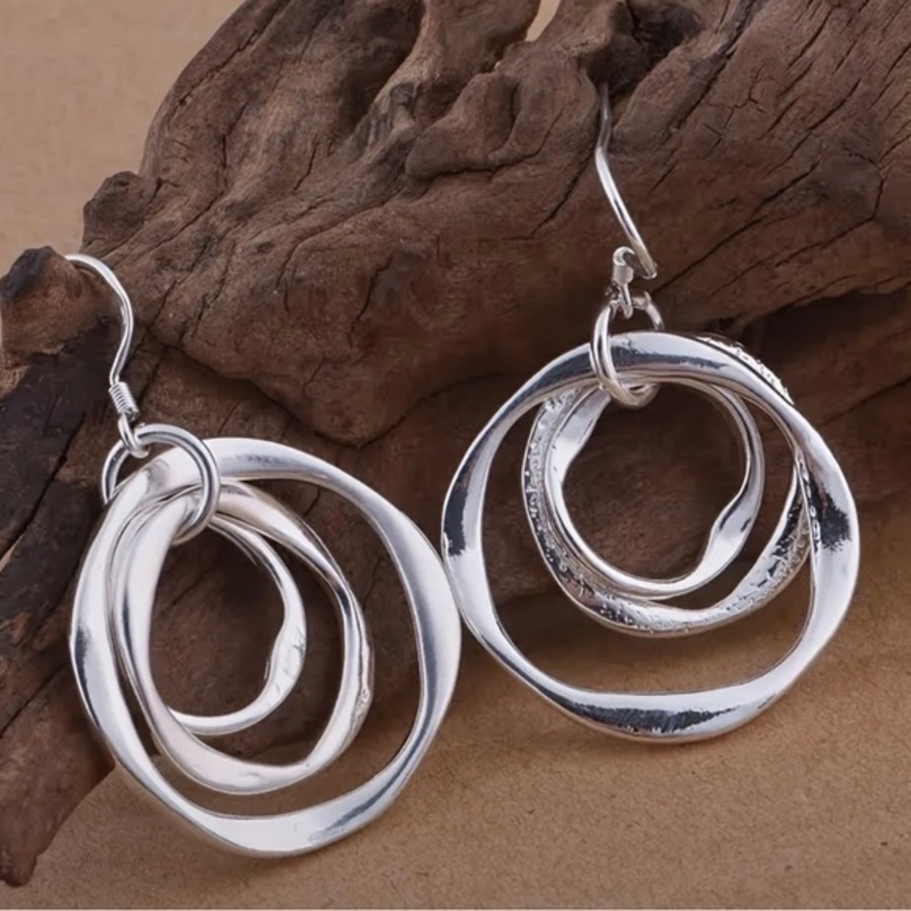 Gorgeous Fashion Three-Tier Drop Earrings - NWT